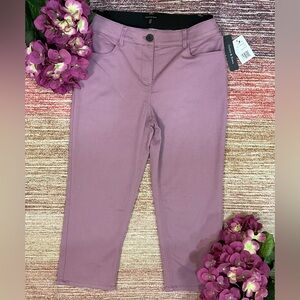 NWT Violets & Roses Lilac Capris Size 4